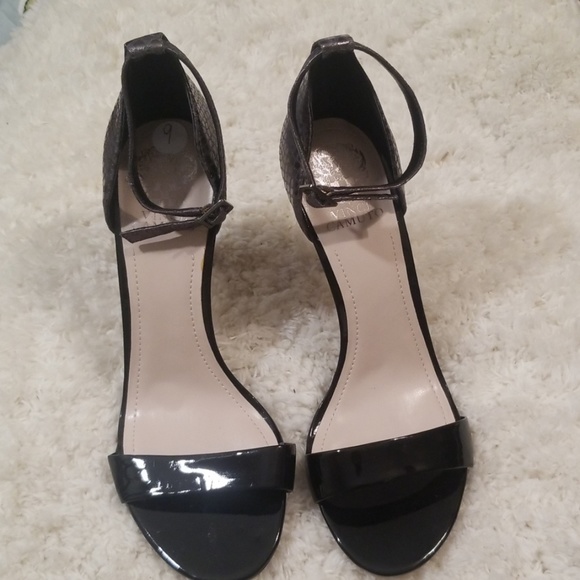 VINCE CAMUTO Black Patent & Leather Reptile Heel 9 - Picture 2 of 8